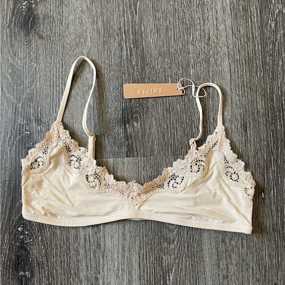 SKIMS Cream Wireless Lace Bra - Picture 1 of 4